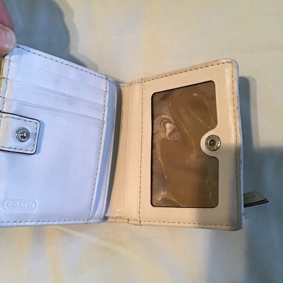 Coach Off-White Leather Zip Wristlet and Vintage Mini Wallet - Picture 5 of 8